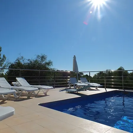 Violeta Villa *